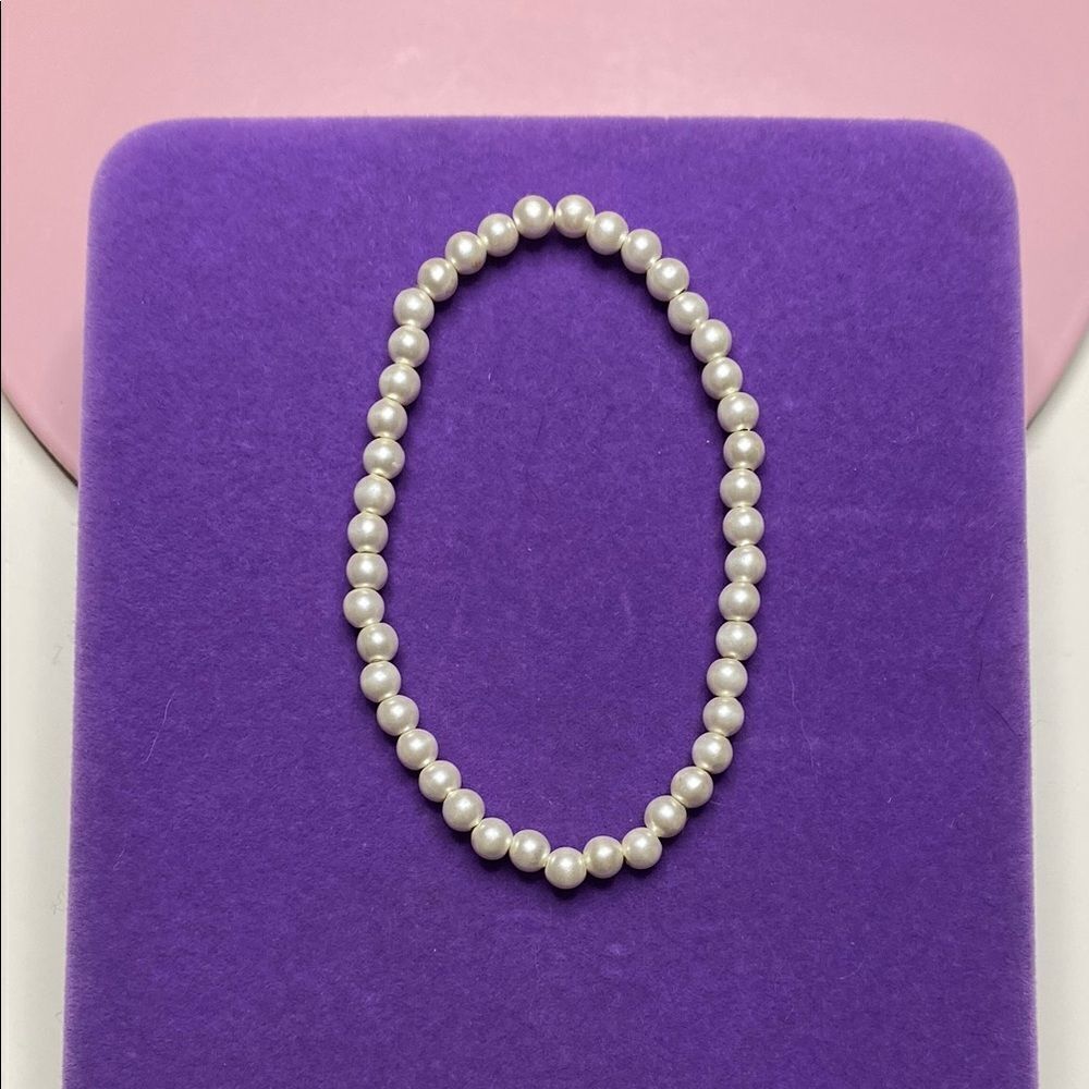 💛 Elegant White Faux Pearl Bracelet